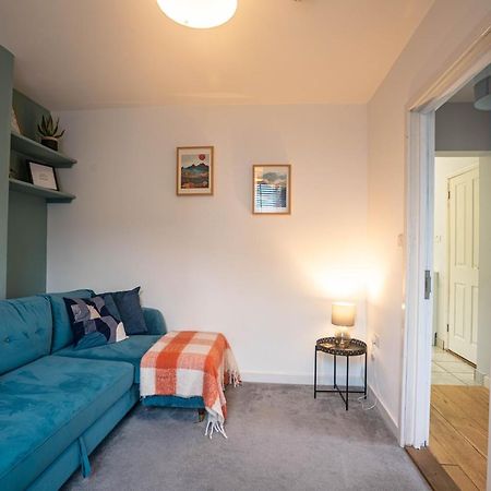 The Becket - Three Bedroom City Centre House With Parking カンタベリー エクステリア 写真