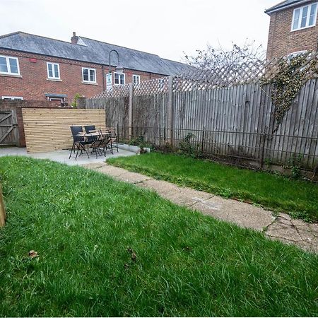 The Becket - Three Bedroom City Centre House With Parking カンタベリー エクステリア 写真