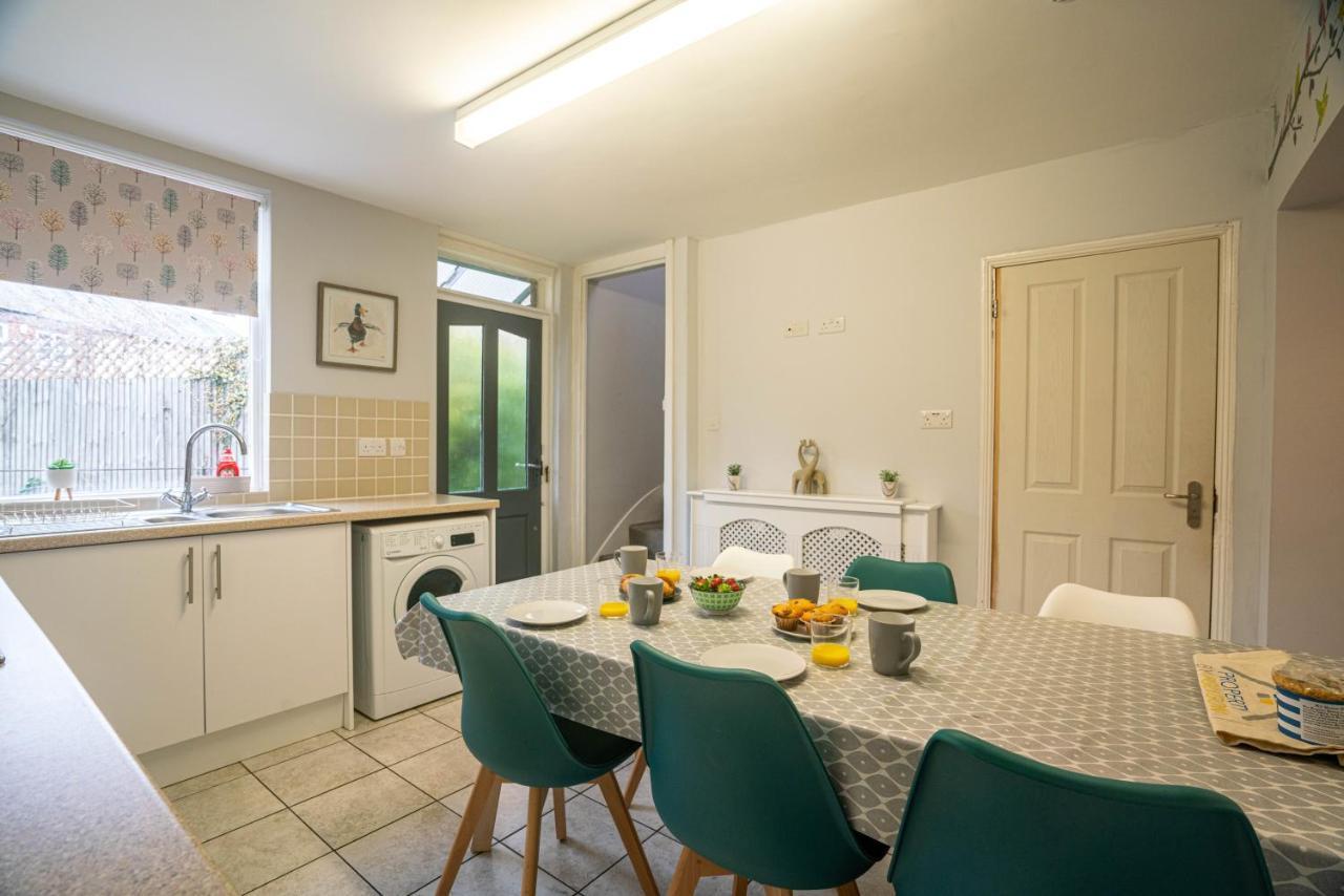 The Becket - Three Bedroom City Centre House With Parking カンタベリー エクステリア 写真