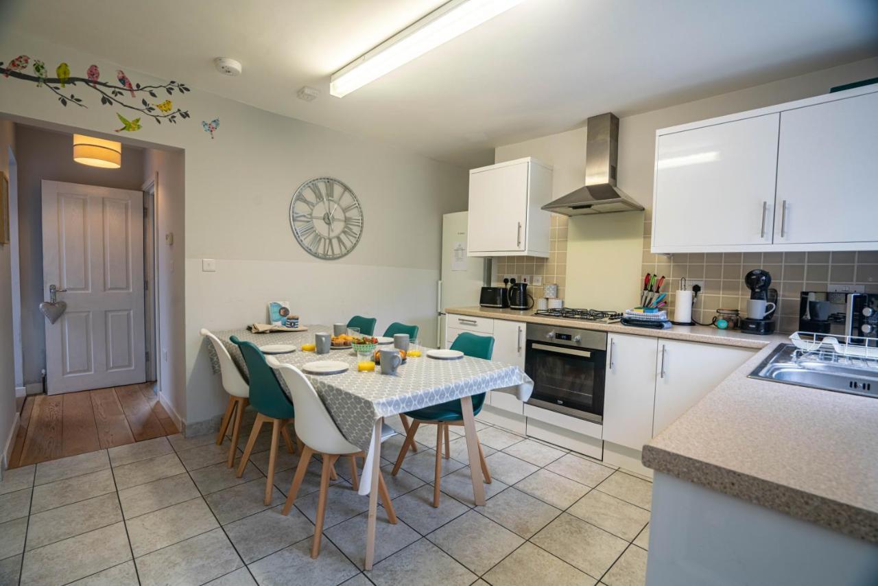 The Becket - Three Bedroom City Centre House With Parking カンタベリー エクステリア 写真