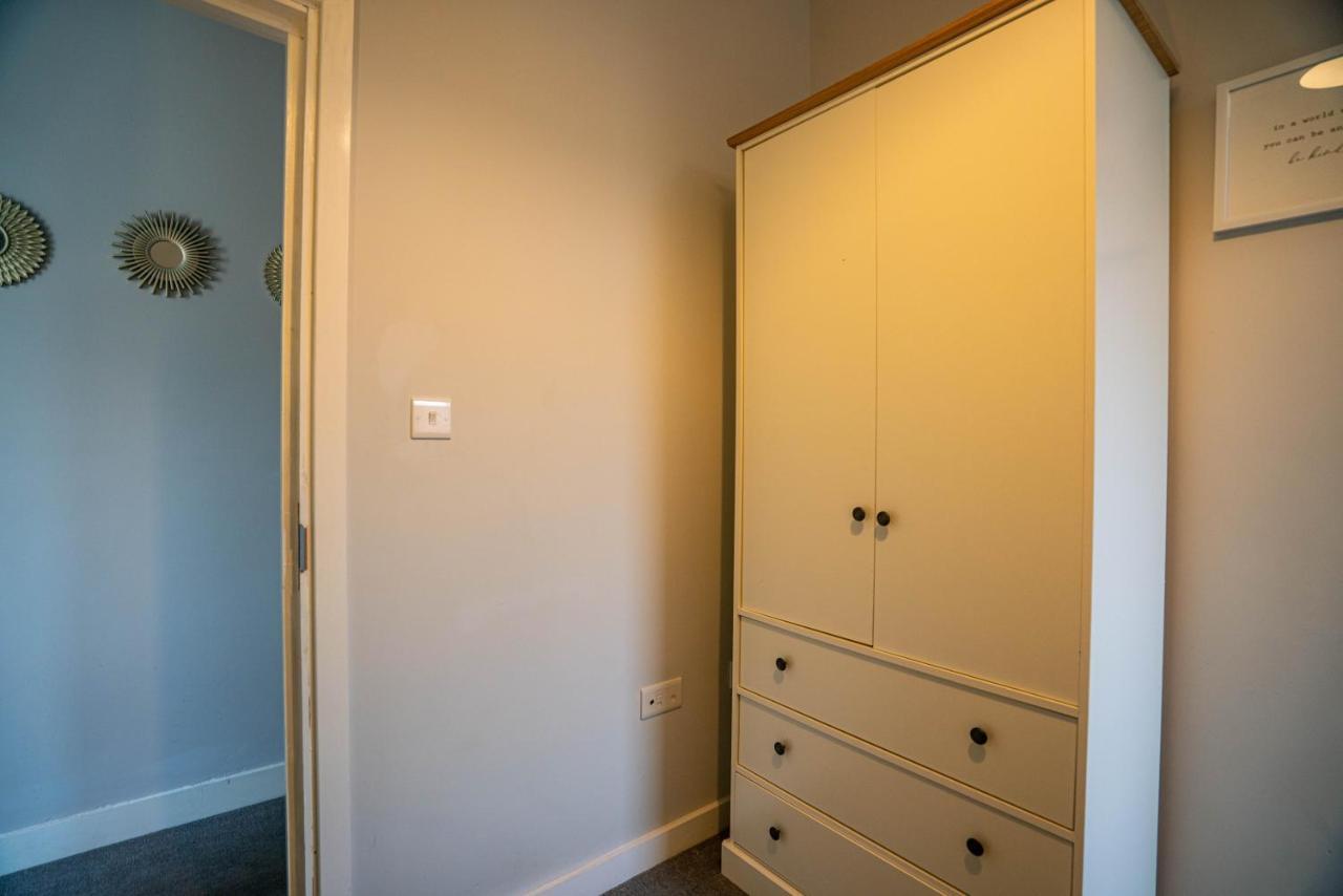 The Becket - Three Bedroom City Centre House With Parking カンタベリー エクステリア 写真