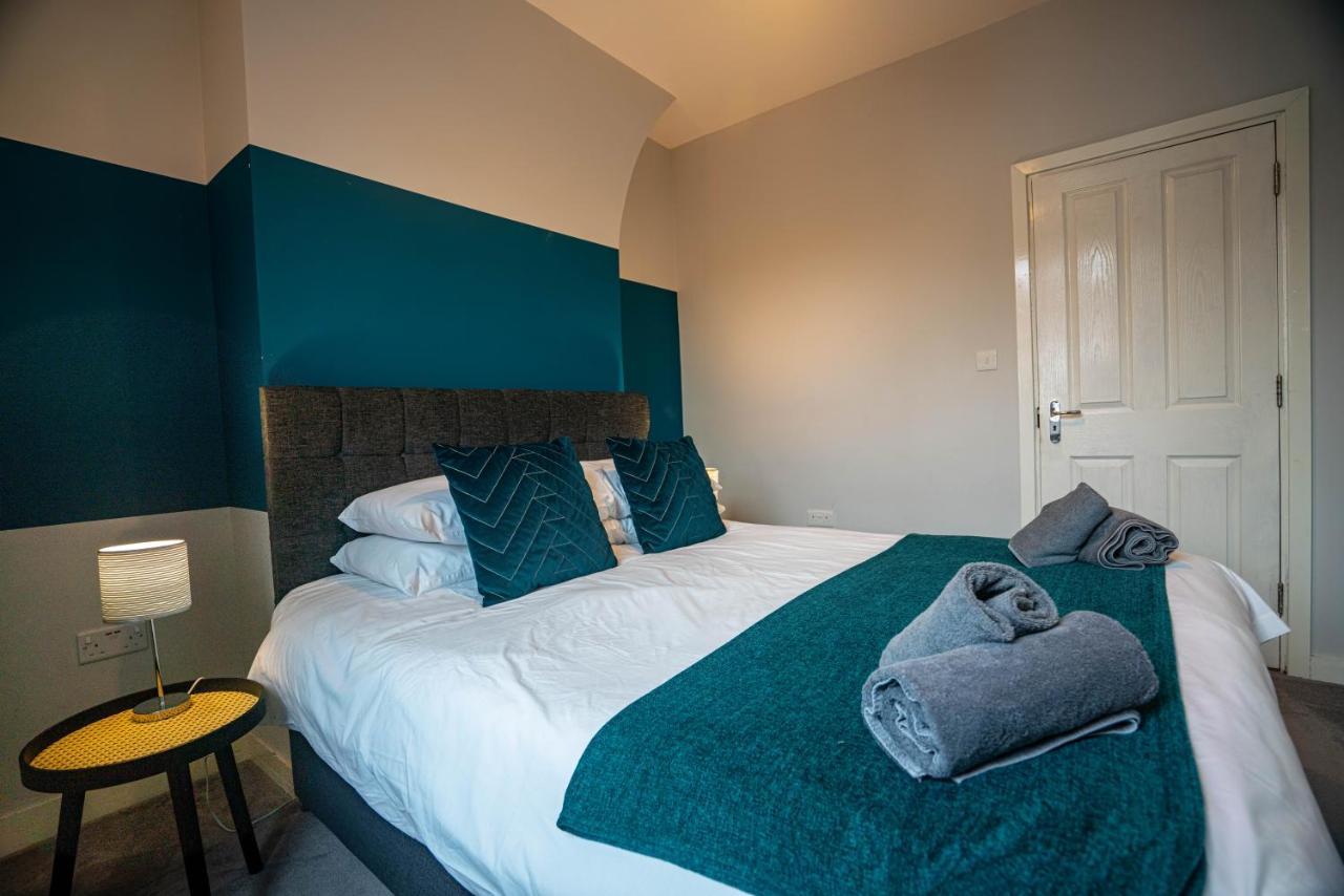 The Becket - Three Bedroom City Centre House With Parking カンタベリー エクステリア 写真