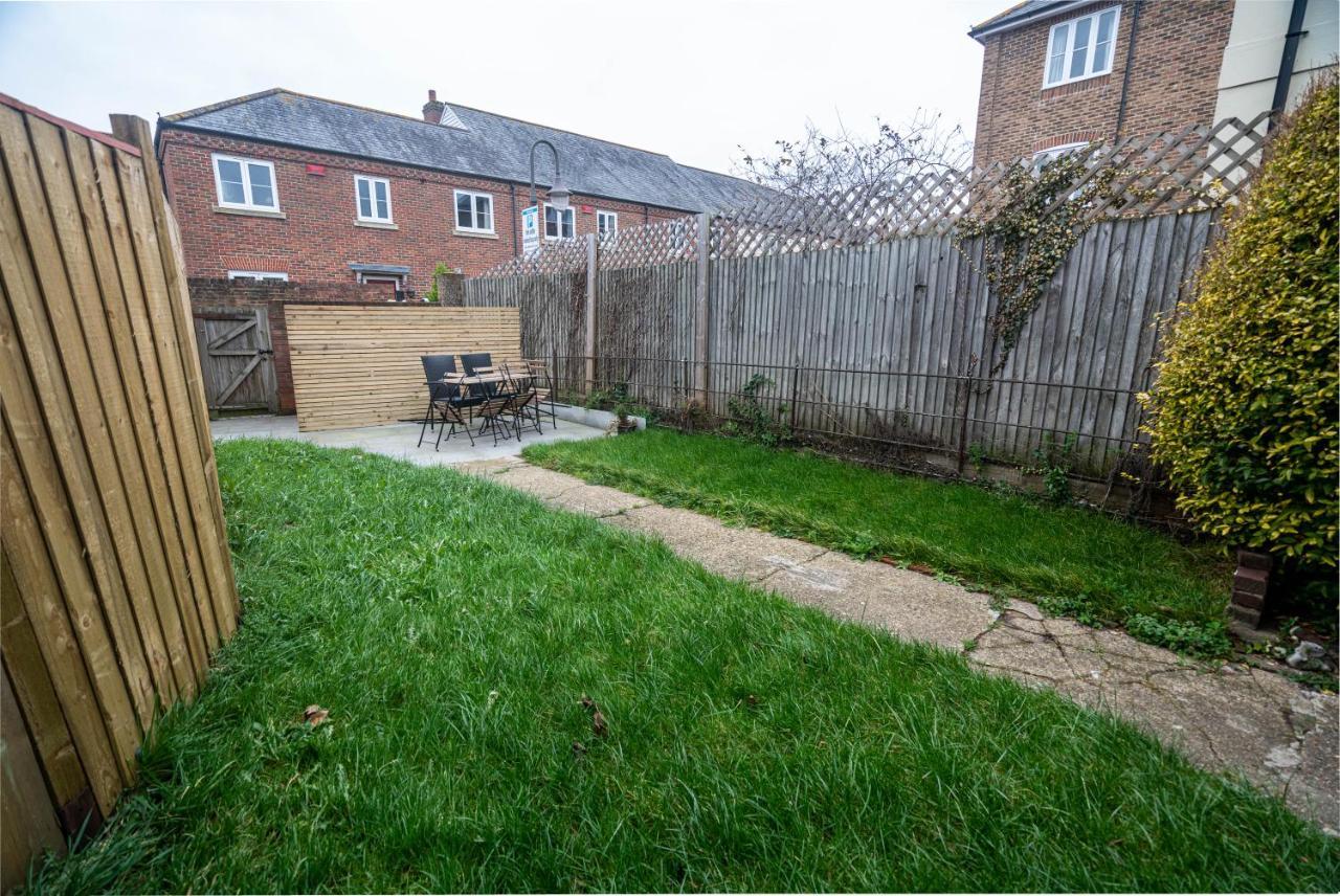 The Becket - Three Bedroom City Centre House With Parking カンタベリー エクステリア 写真